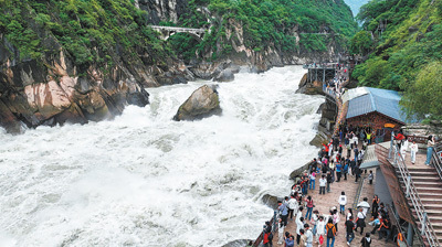 外国游客苏州徒步被中国烧烤硬控