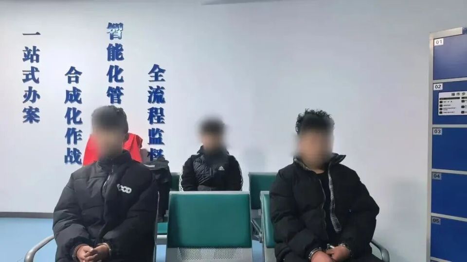 女子夜间装哭实则为“仙人跳”