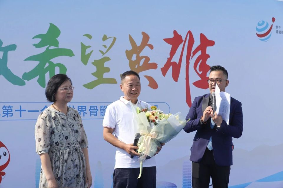 时隔8年女子终见捐骨髓救命恩人